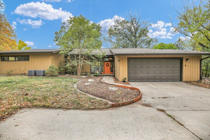 1010 Parkview Drive  Mahomet IL 61853 photo