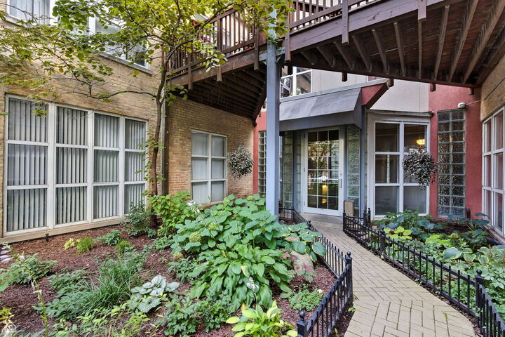 525 N Ada Street 43  Chicago IL 60642 photo