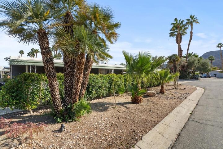 Property Photo: 513 Cerritos Way CA 92234