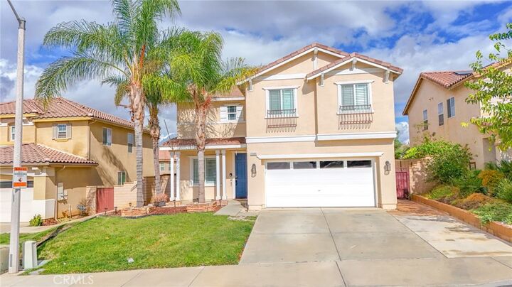 Property Photo:  25980 Avenida Espaldar  CA 92551 
