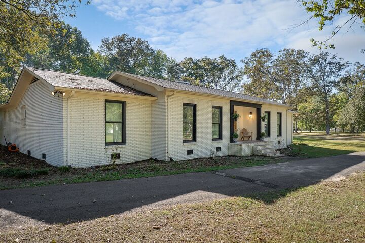 Property Photo:  296 Big Rock Rd  TN 37166 