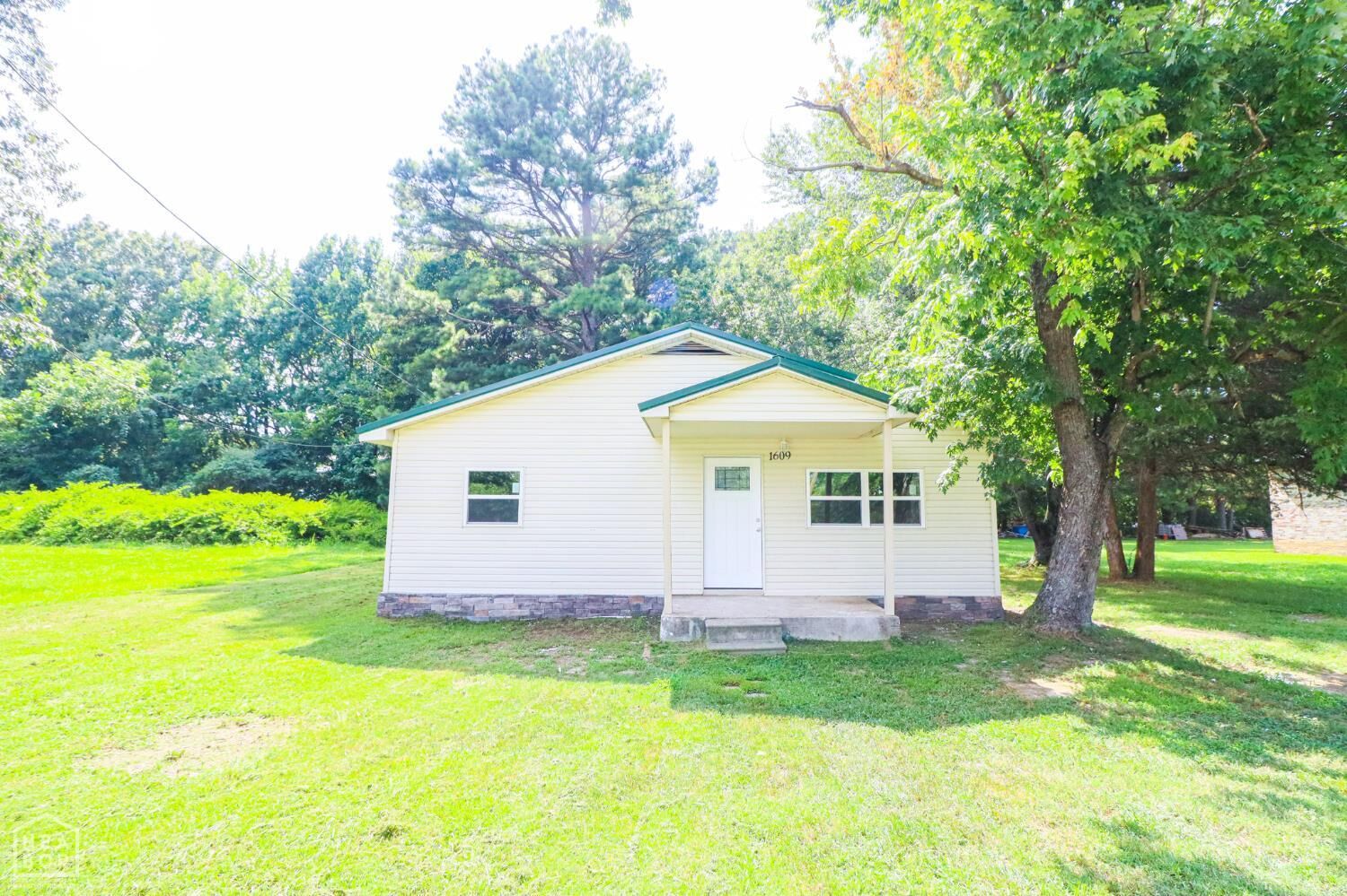 Property Photo:  1609 Granger Drive  AR 72405 