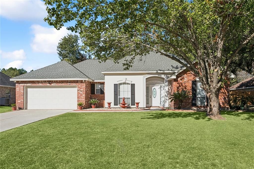 Property Photo: 305 Avenue Palais Royal LA 70433
