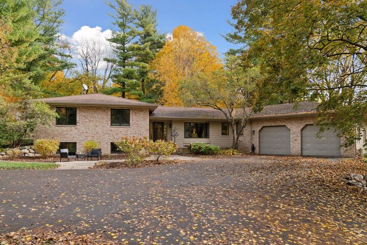 4015 E Valley Road  Deephaven MN 55391 photo