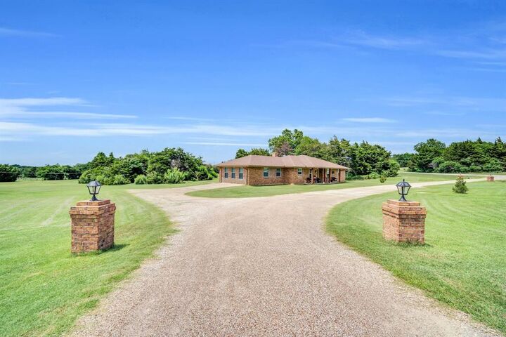 Property Photo: 2841 Starwashed Drive TX 76065