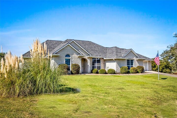 Property Photo: 2300 Sandstone Court TX 76028