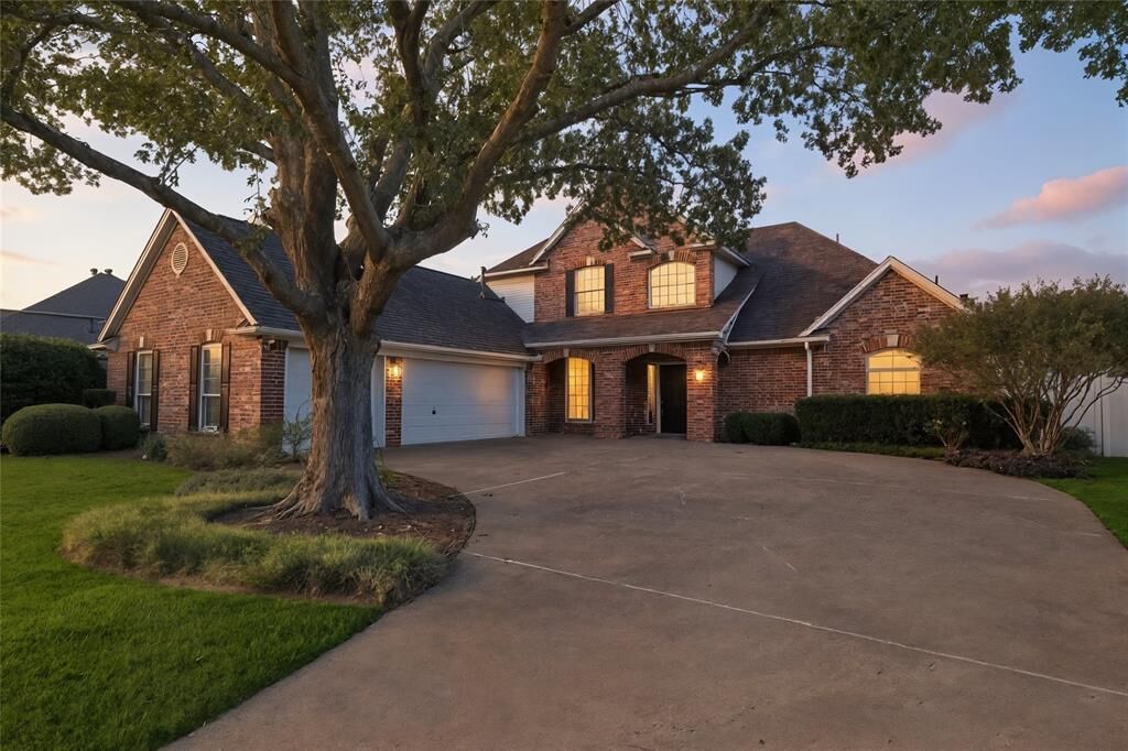 Property Photo: 718 Morningside Drive TX 76063