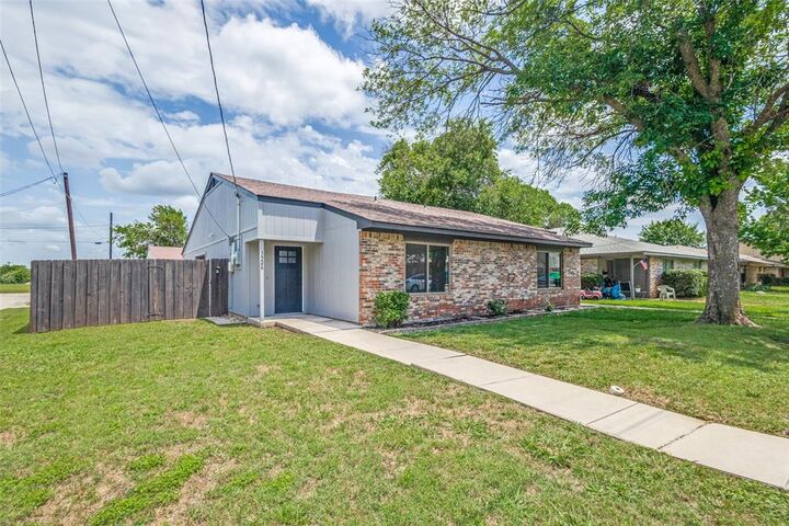 Property Photo: 3326 Gardenview Circle TX 76207