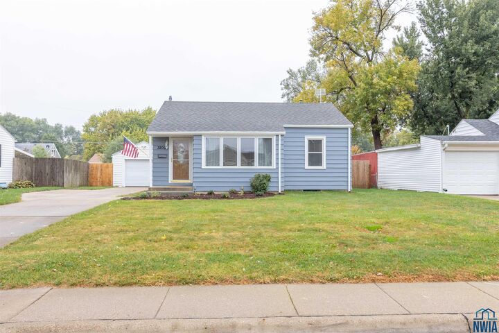 Property Photo: 3209 Maplewood Street IA 51104