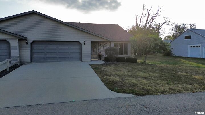 Property Photo: 1625 Milnes Drive IL 61252