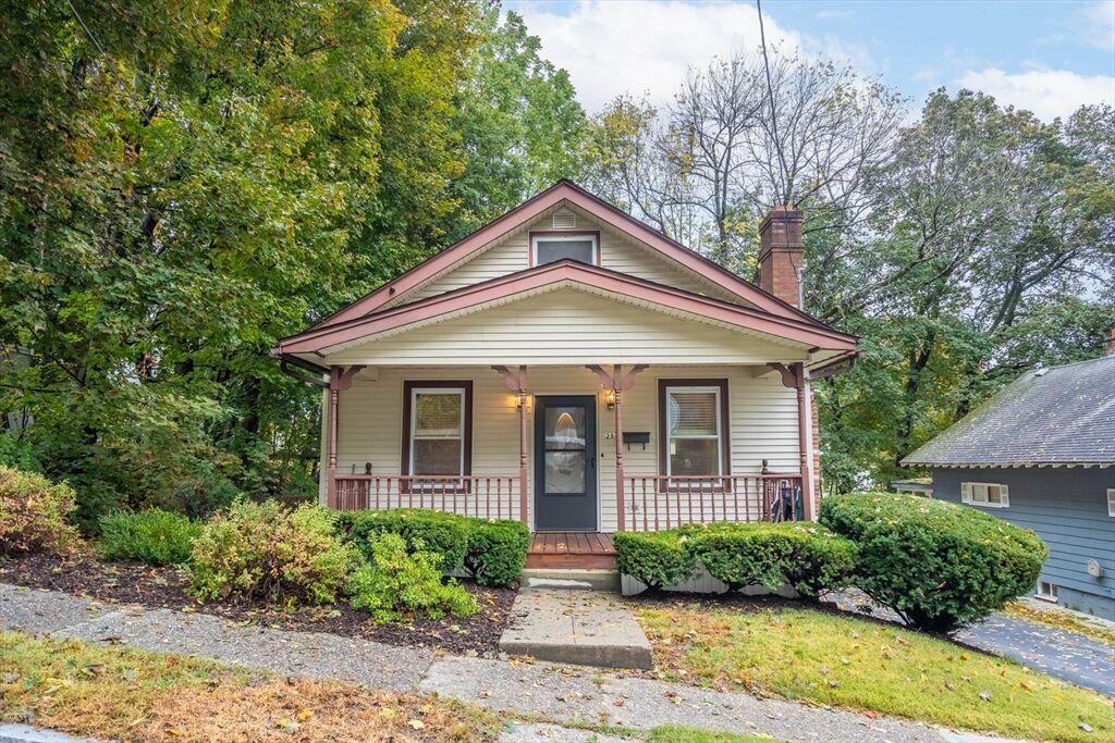 Property Photo: 28 Alsada Dr MA 01603