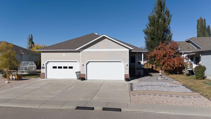 Property Photo: 22 Skyline Mews AB T0L 0T0