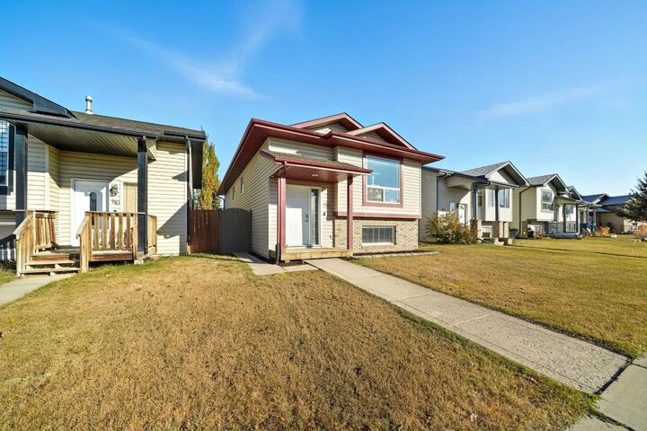 Property Photo: 106 Drummond Close AB T4R 3E2