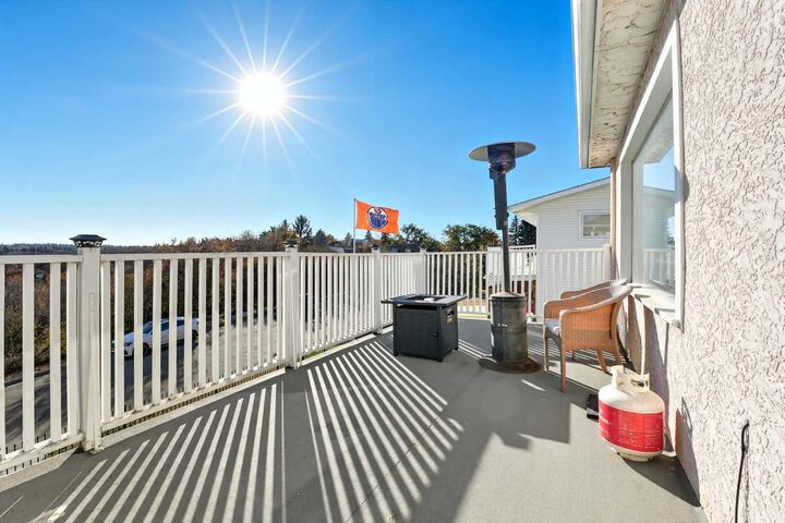 Property Photo: 4 Howarth Street Close AB T4N 5N7