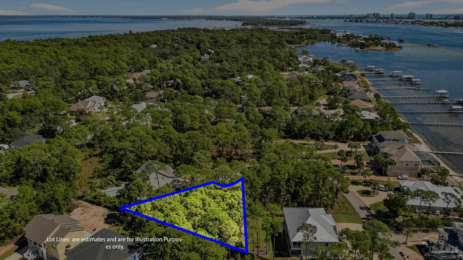 Property Photo:  5701 Shores Cir  FL 32507 