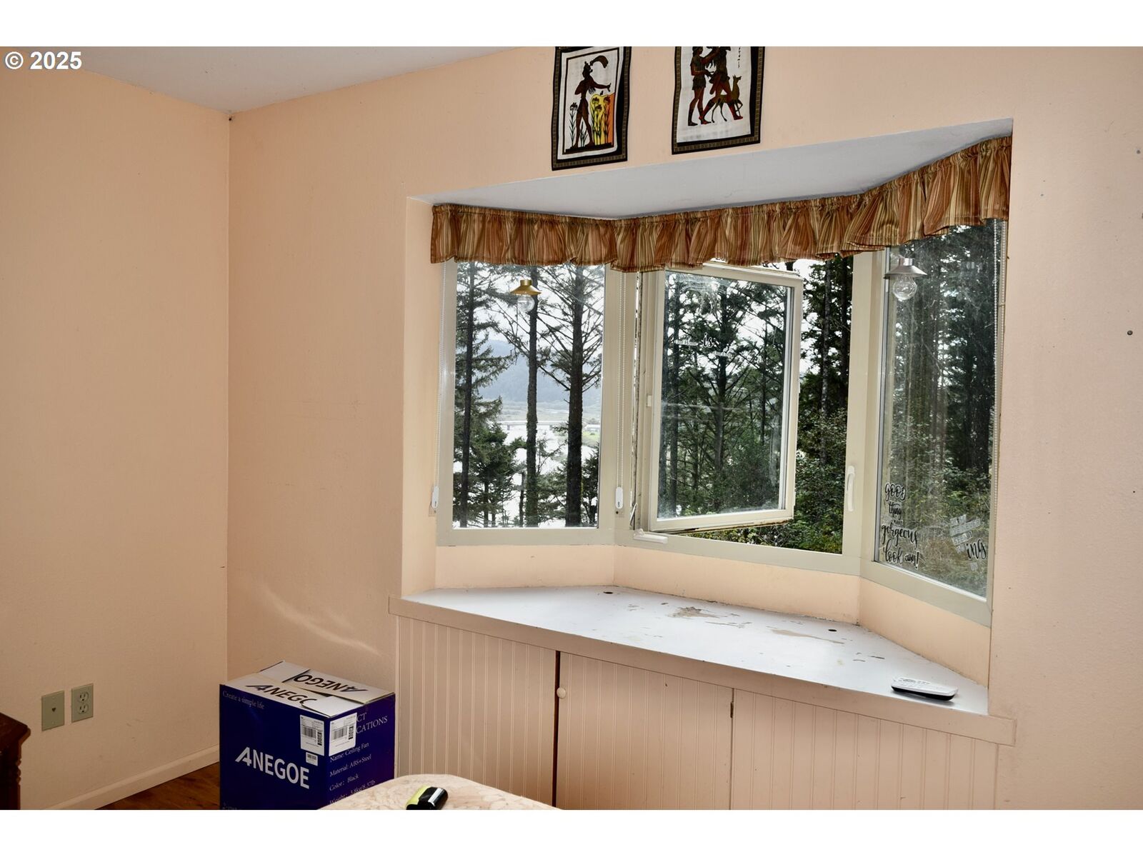 Property Photo:  94404 Linda Ln  OR 97444