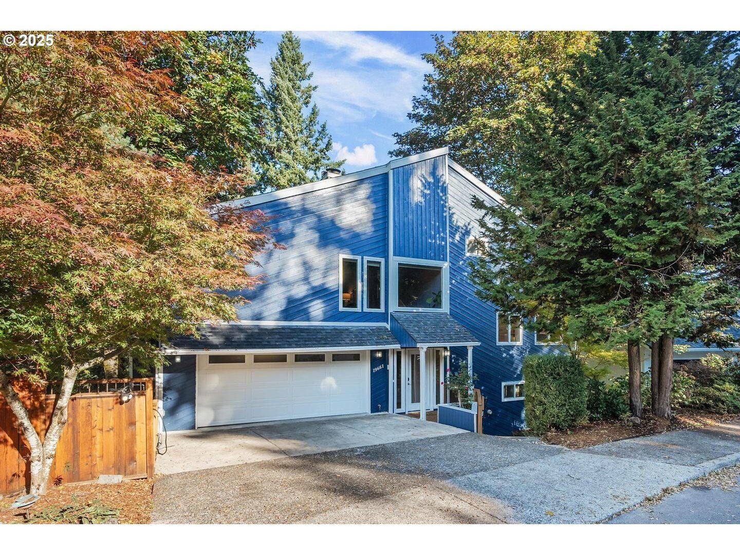Property Photo:  19661 Sun Cir  OR 97068 