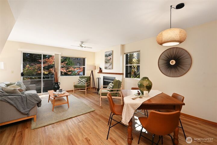 Property Photo: 2827 Franklin Avenue E N9 WA 98102