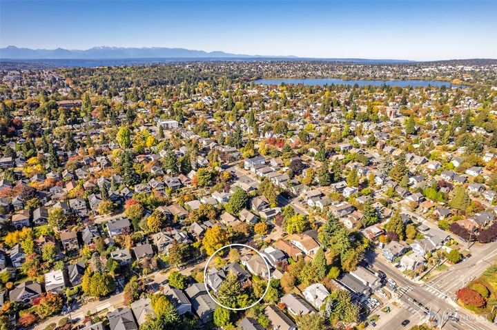 Property Photo: 4738 4th Avenue NE WA 98105