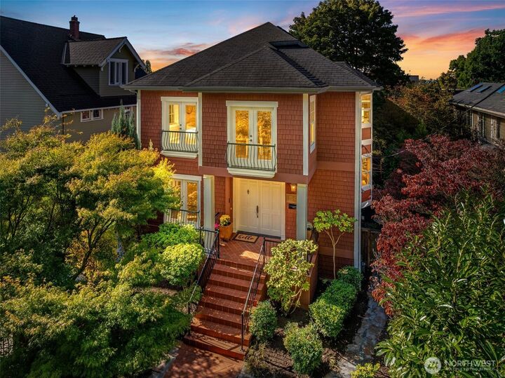 Property Photo: 1147 Federal Avenue E WA 98102