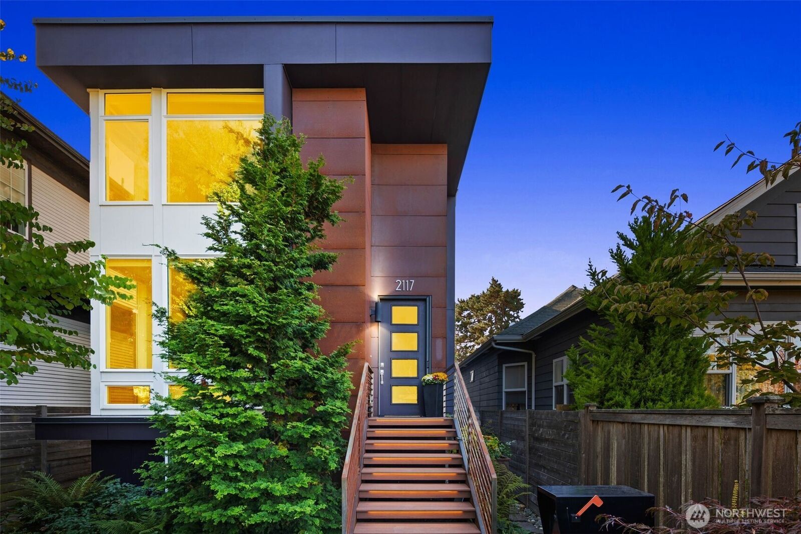 Property Photo:  2117  5th Ave  W  WA 98119 