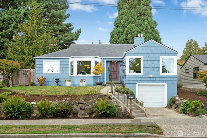 Property Photo: 3615 41st Avenue W WA 98199