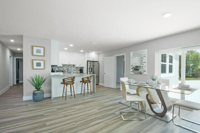 Property Photo: 1605 E Place FL 33407
