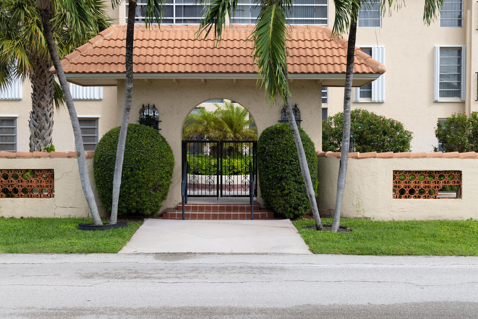 Property Photo: 331 SW 8th Street 3-F-E FL 33432
