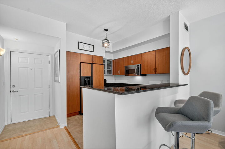 Property Photo:  806 E Windward Way #404  FL 33462