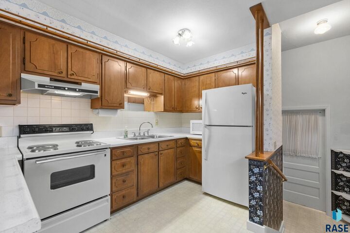 Property Photo: 900 W 18th St SD 57104