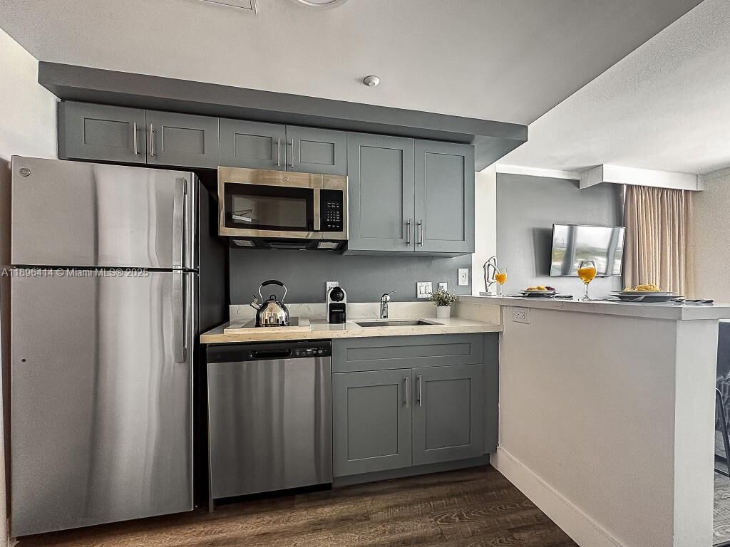 Property Photo: 2889 McFarlane Rd 912 FL 33133