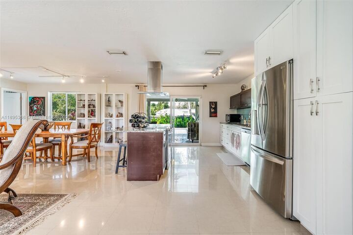 Property Photo: 8761 Ridgeland Dr FL 33157