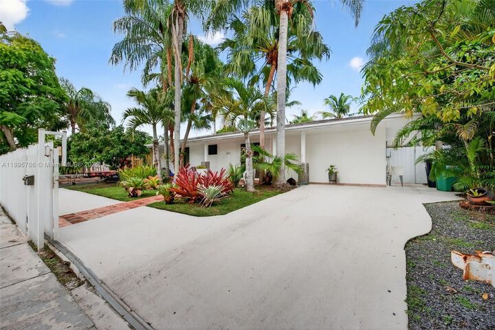 Property Photo: 10015 SW 166th St FL 33157