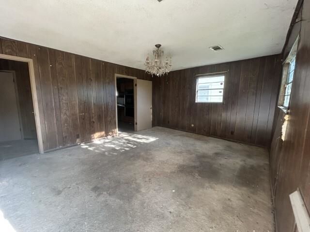 Property Photo: 1439 W 5th TX 77640