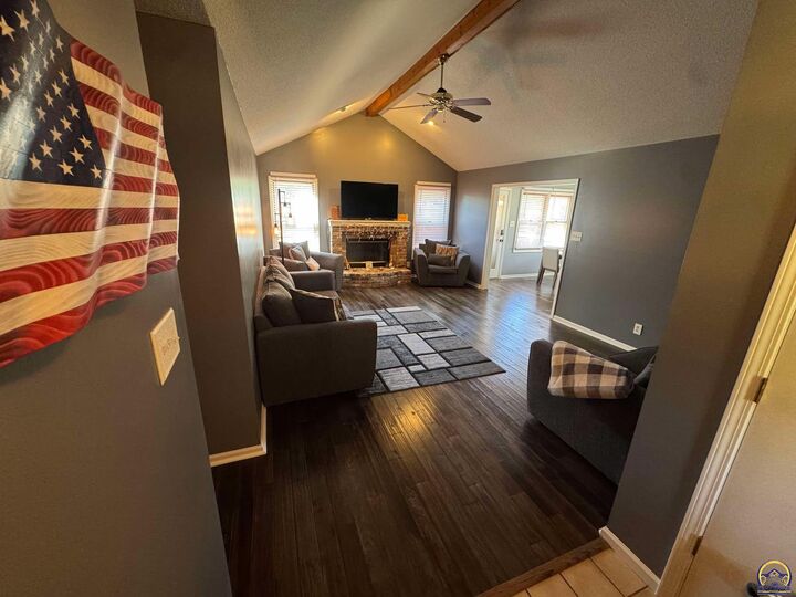 Property Photo:  1053 SW Harvey St  KS 66604