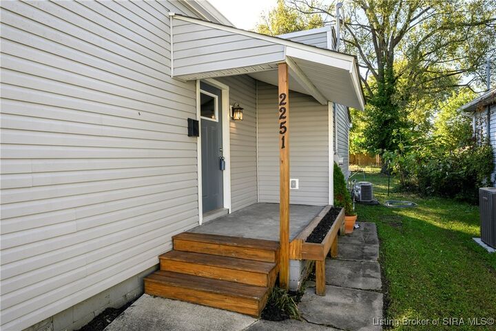 Property Photo: 2251 Park Avenue IN 47150