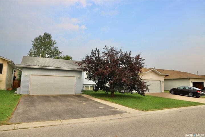 Property Photo: 3120 5th Avenue E SK S6V 8C4