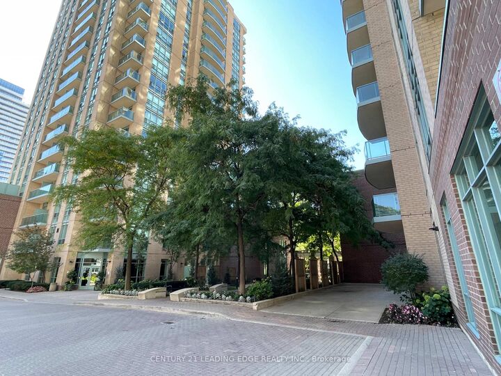 Property Photo: 22 Olive Avenue 706 ON M2N 7G6