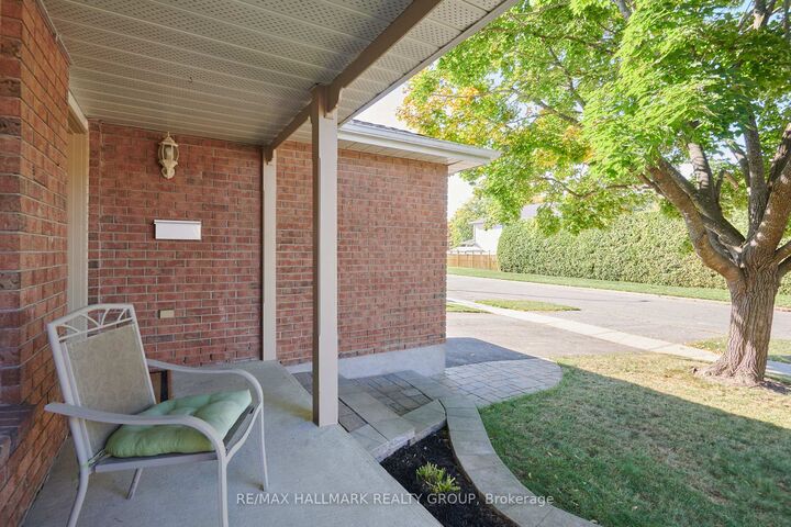 Property Photo: 1743 Silver Bark Avenue ON K1C 7A8