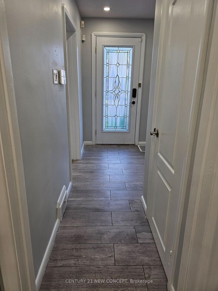 Property Photo: 59 Madawaska Avenue ON M2M 2R2