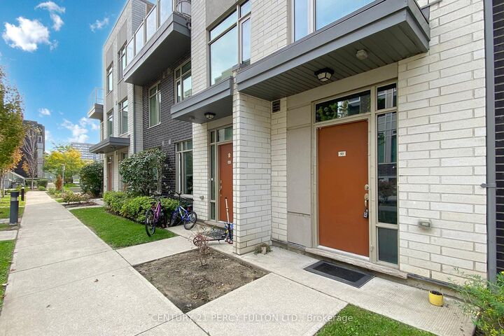 Photo de la propriété: 15 Applewood Lane 93 ON M9C 2Z7