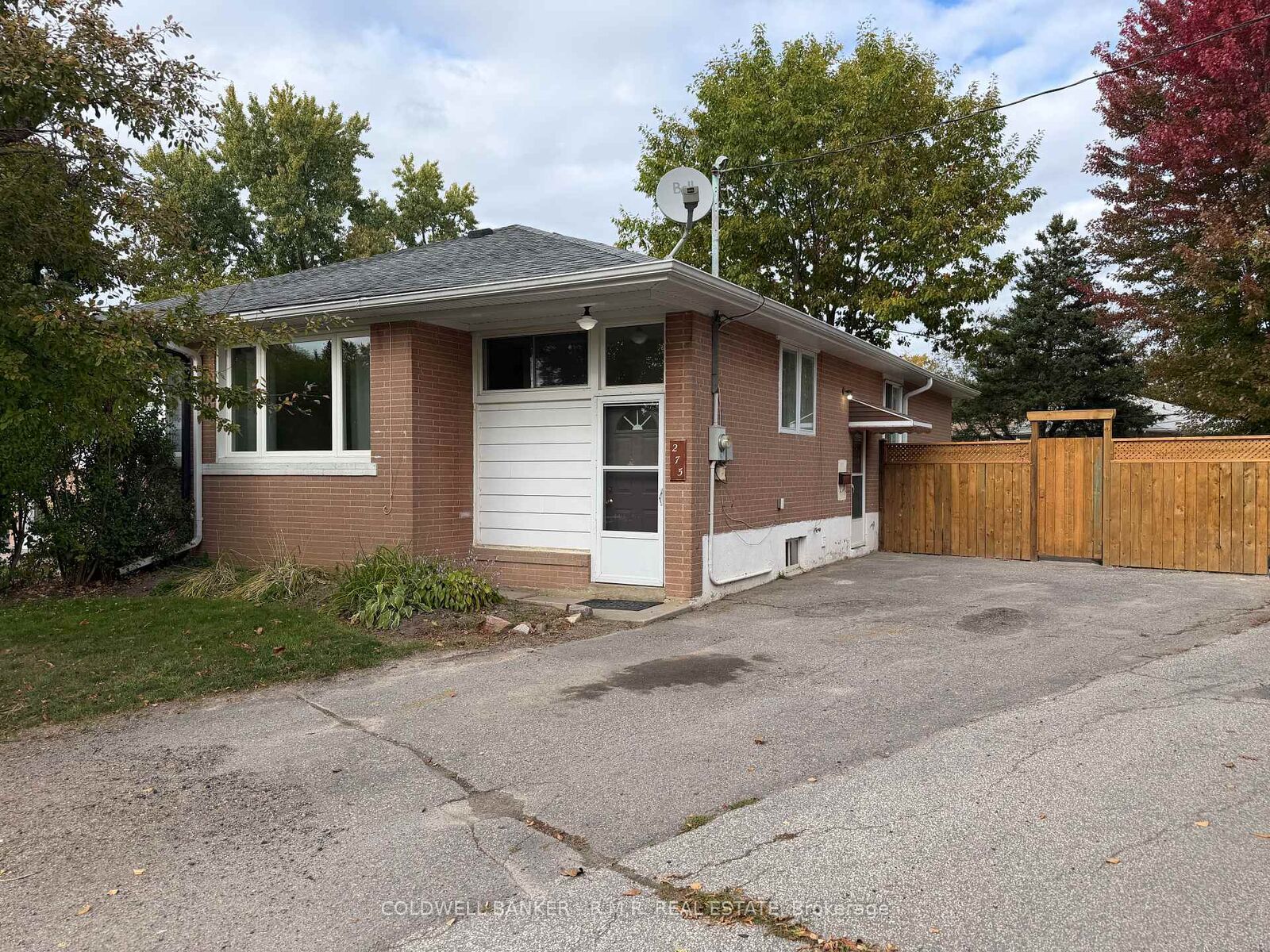 Property Photo: 275 Silverbirch Drive ON L3Y 2Z6