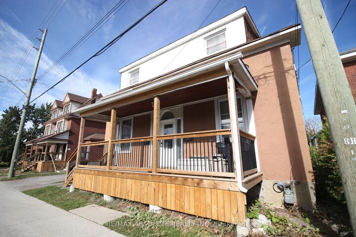 37 Raglan St Street N — photo 1