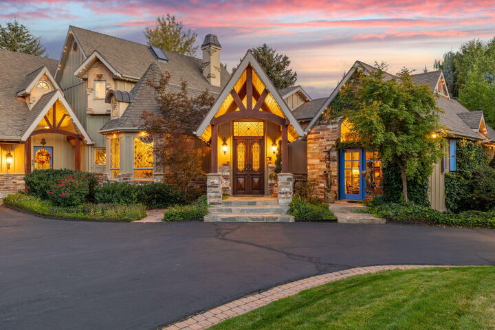 Property Photo: 2238 Cottonwood Cove Ln UT 84121