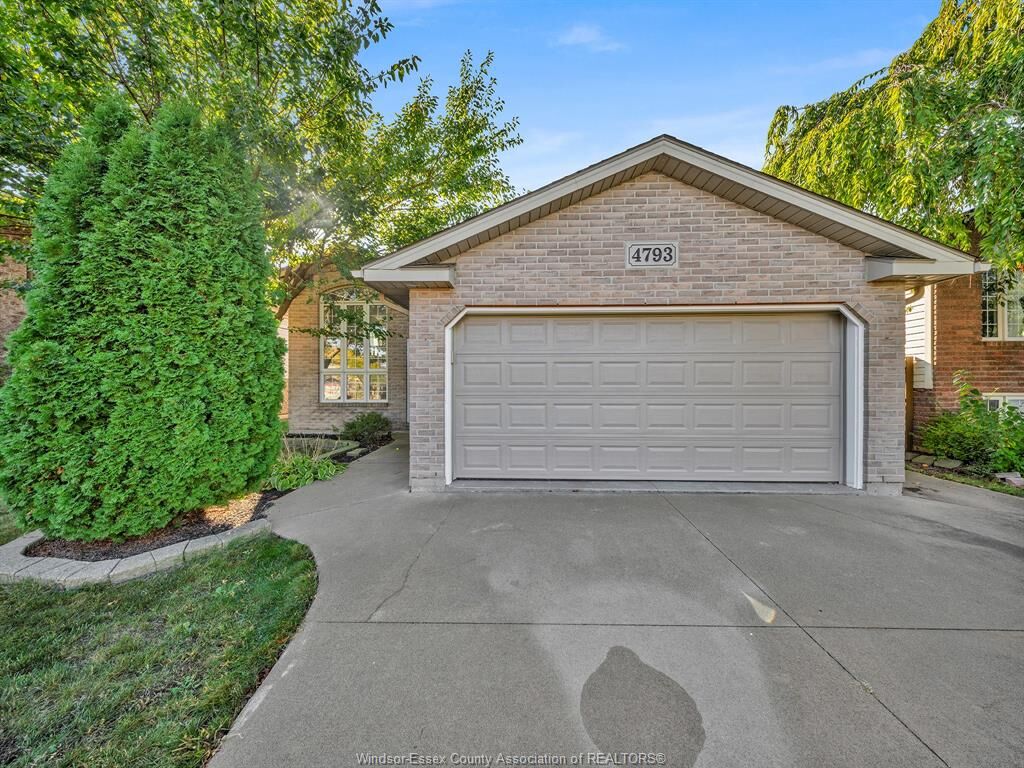 Property Photo: 4793 Juliet Crescent ON N9G 3A7