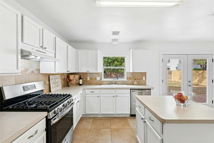 Property Photo: 13243 Woodthorn Way TX 78249