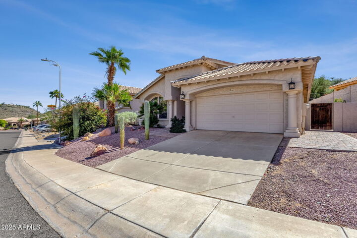 Property Photo: 621 E Goldenrod Street AZ 85048