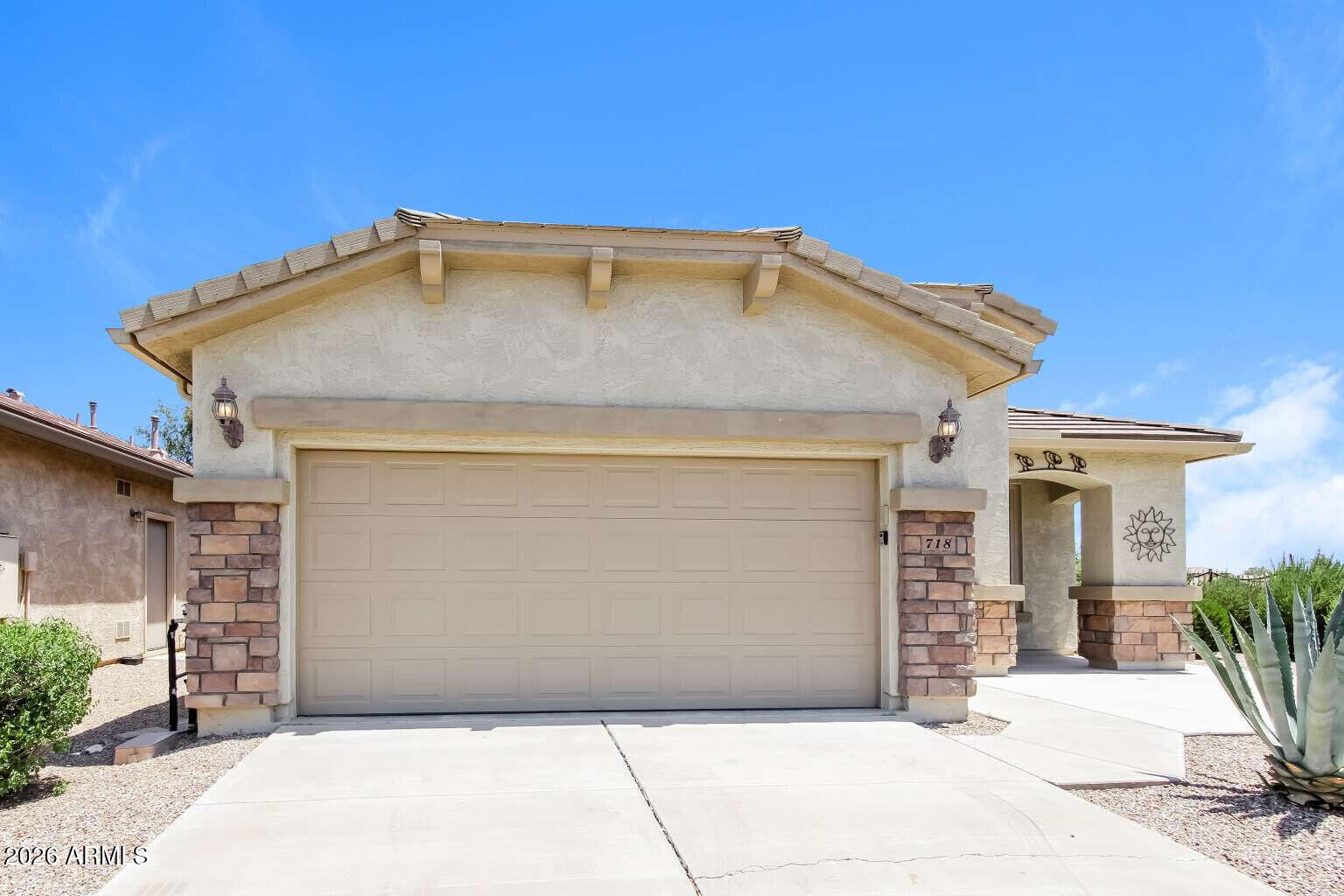 Property Photo: 718 W Twin Peaks Parkway AZ 85143
