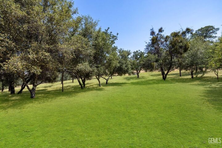 Property Photo: 1 Kirkham Court CA 93531