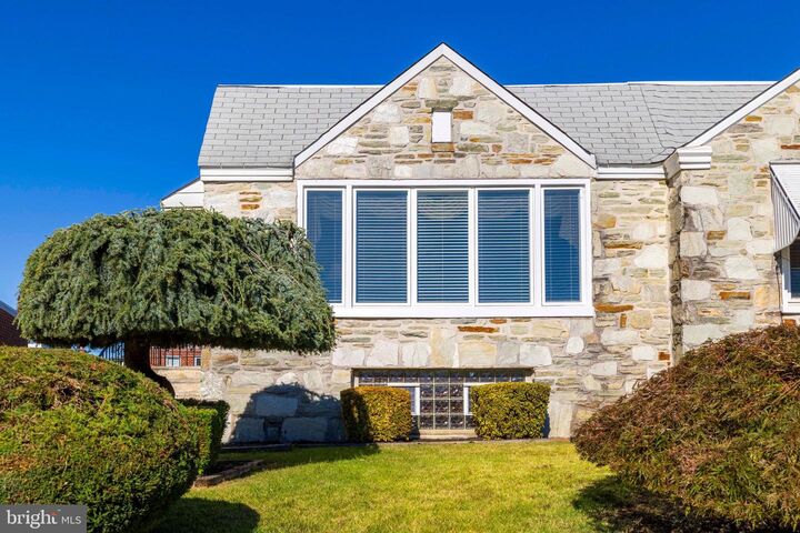 8824 Fairfield Street  Philadelphia PA 19152 photo